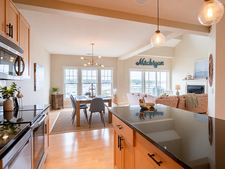 917 W Savidge St #27 — Photo 34