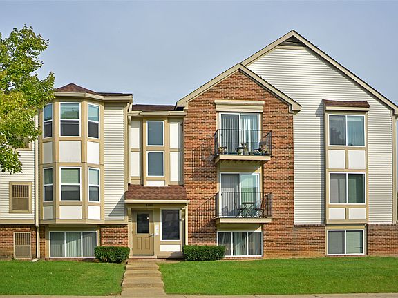 Apartment Exterior at Bristol Square