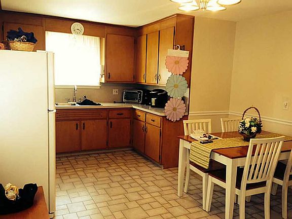 5th image of 63 A Marion Ave S