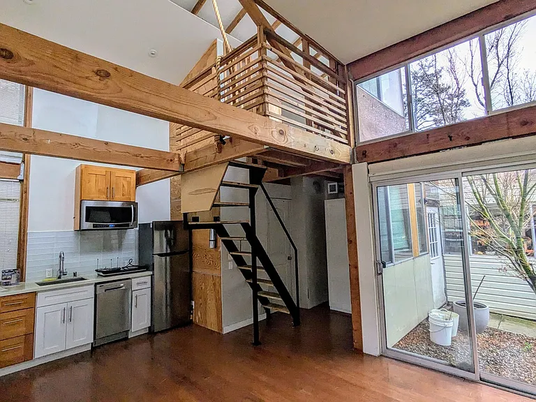 460 Mariposa St — Photo 1