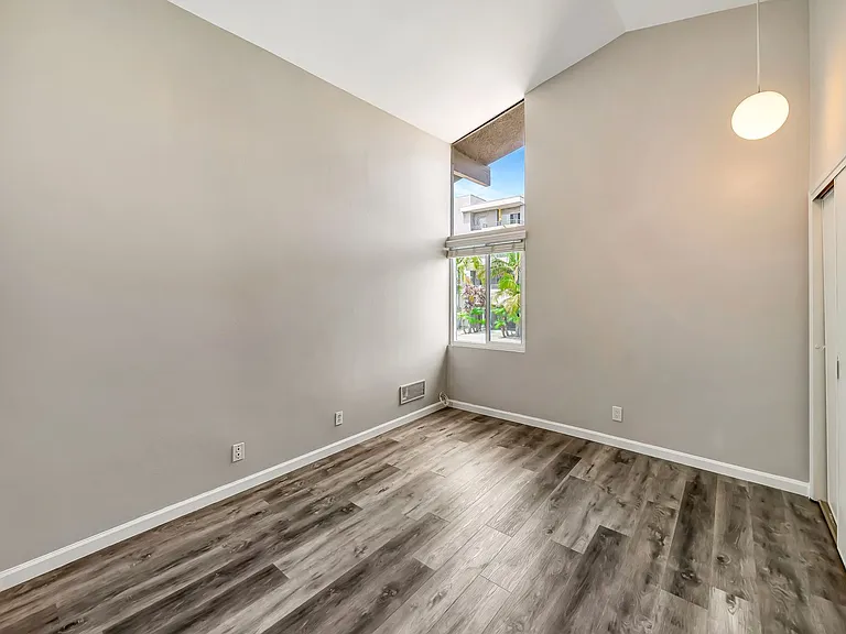1751 Colby Ave #4 — Photo 21