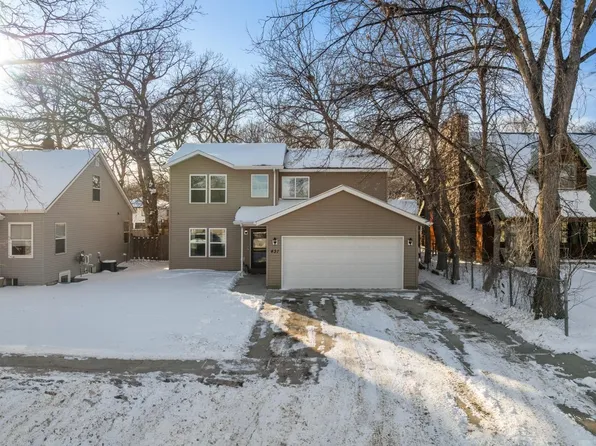 431 7th St NW, Minot, ND 58703
