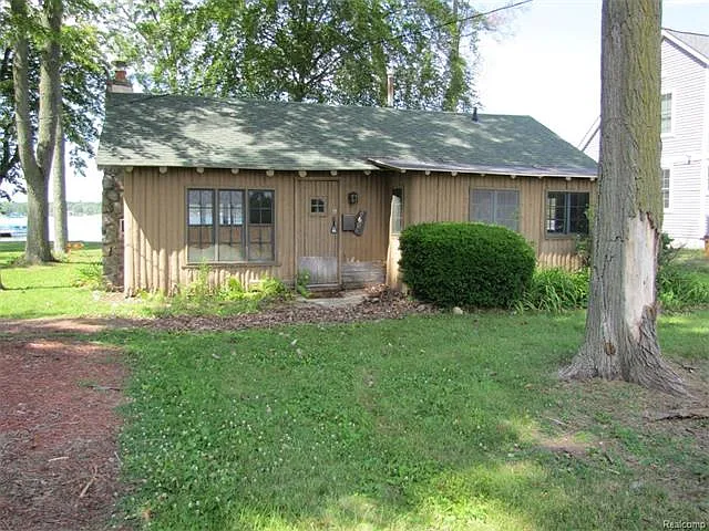 8606 Riverside Dr photo 1
