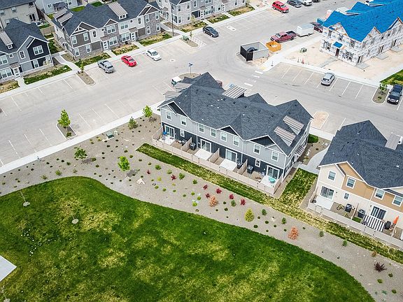 Fully fenced patio, backs up to the community area w/ no rear neighbors