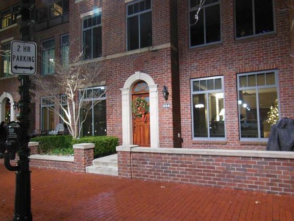2nd image of 254 Daniel Burnham Sq