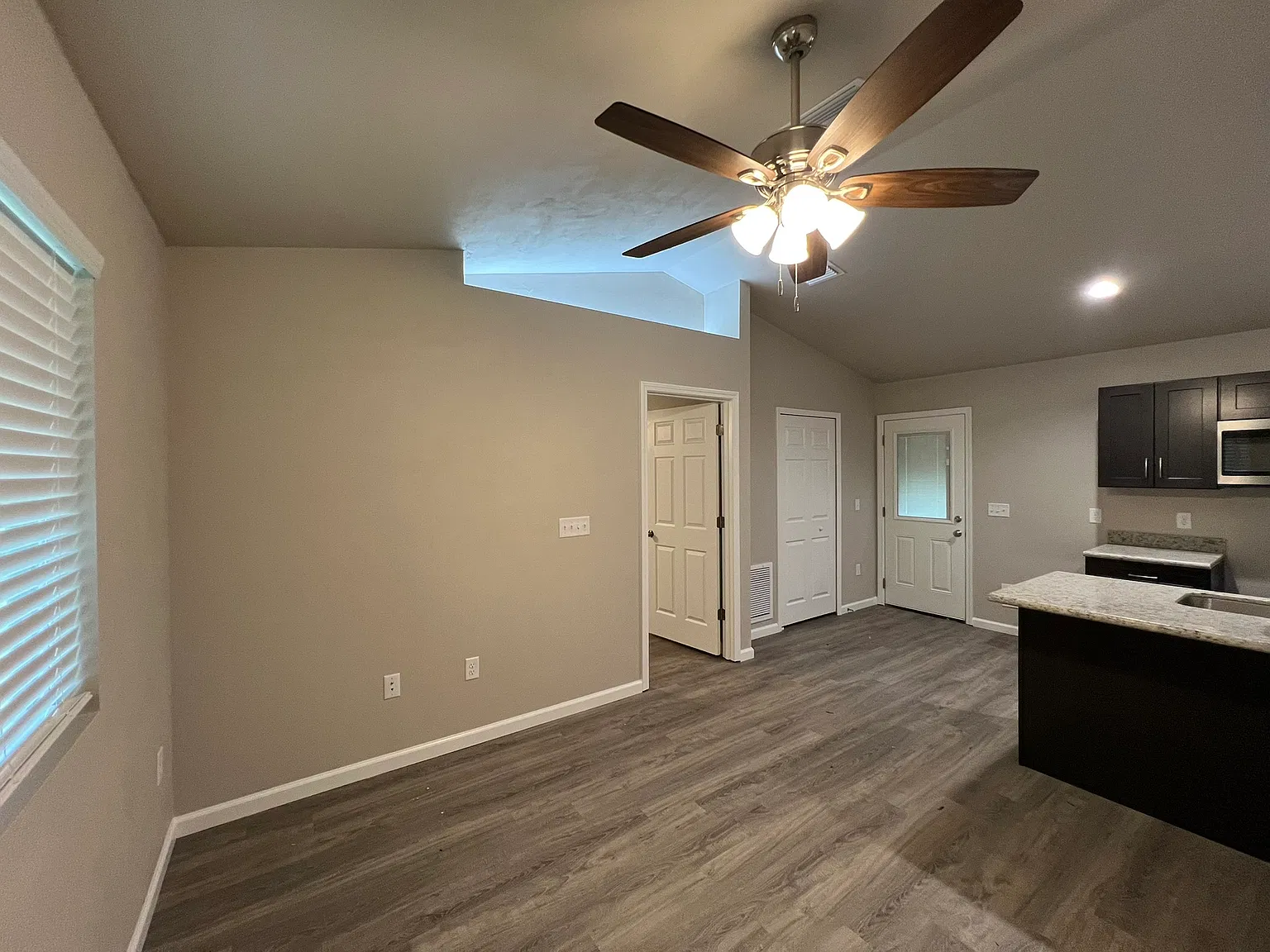 1 bed, 500 sqft, $1,200 — Photo 2