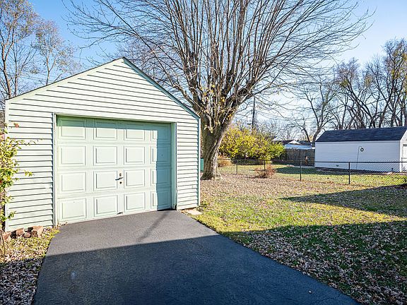 4th image of 5029 Caroline Ave
