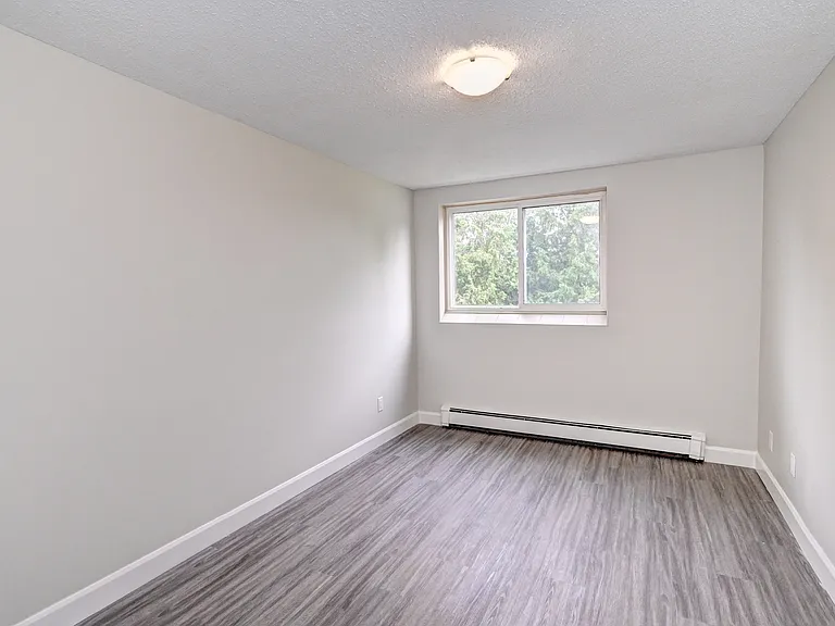 255 Belsyde Ave E — Photo 20