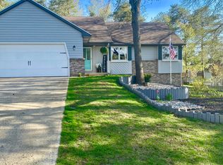 1694 Karen Dr, Dorr, MI 49323