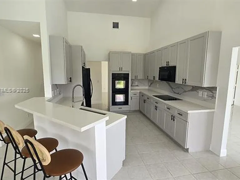 10320 Guatemala St #10320 — Photo 1