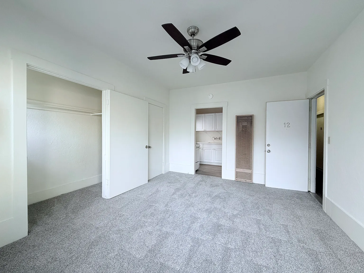 Studio, 450 sqft, $1,350 — Photo 2