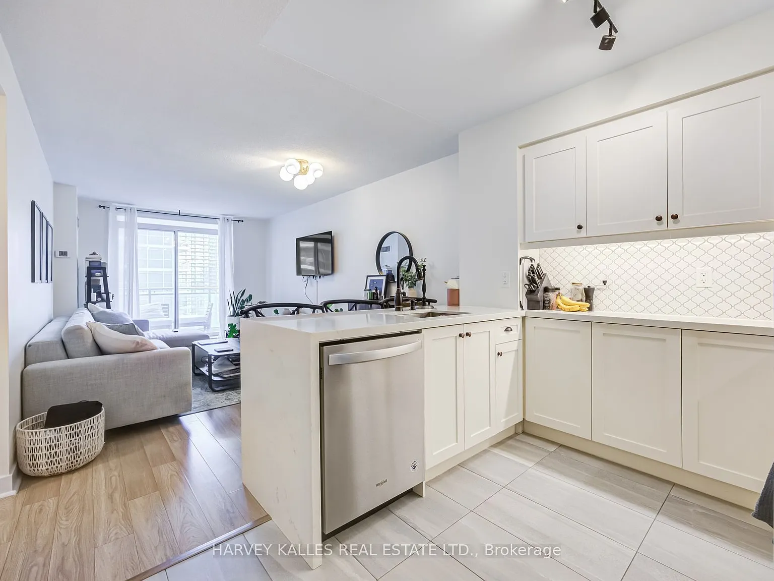 50 Lynn Williams St — Photo 2