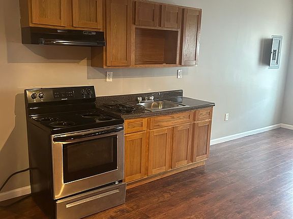 2nd image of 1864 E Cornwall St #2
