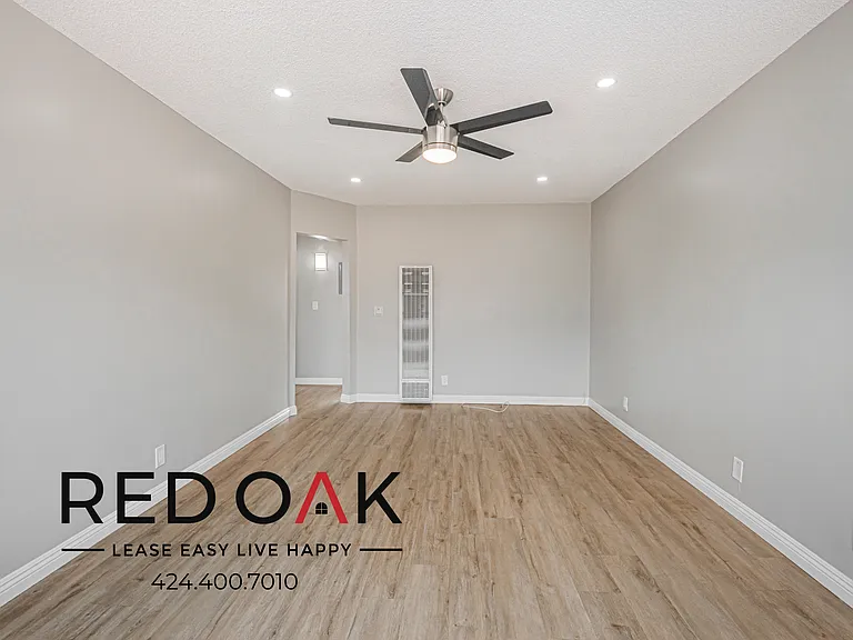 1589 E 47th St #3 — Photo 6