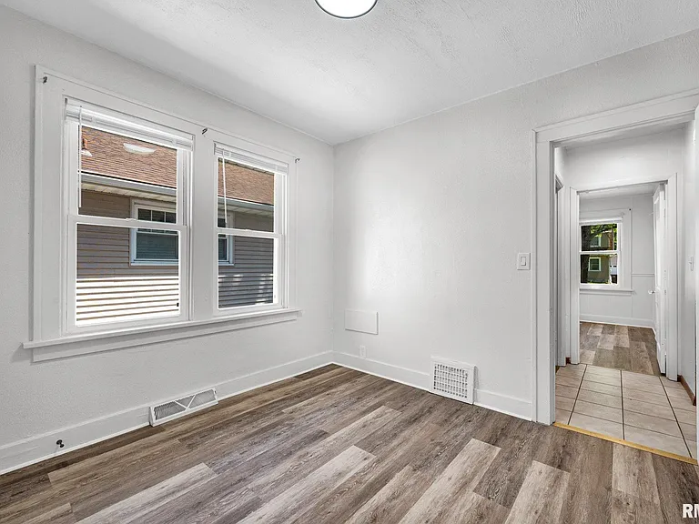 1413 W Gilbert Ave — Photo 12