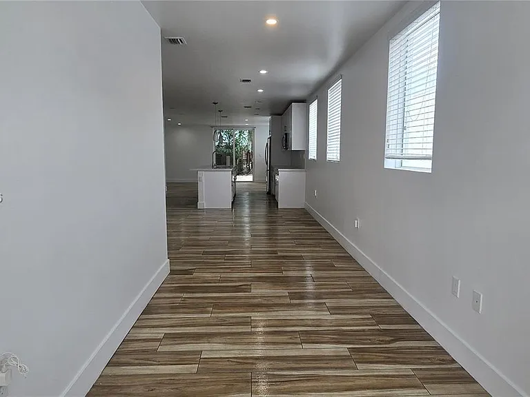 3675 Thomas Ave #3675 — Photo 4