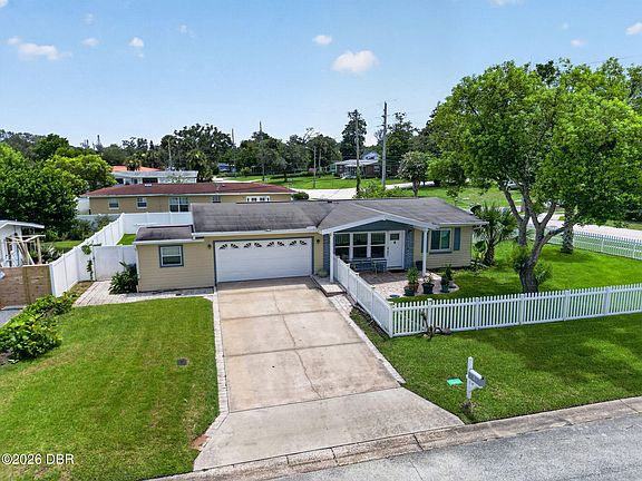 3rd image of 102 N Capri Dr