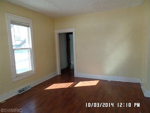 2nd image of 106 Cedar St