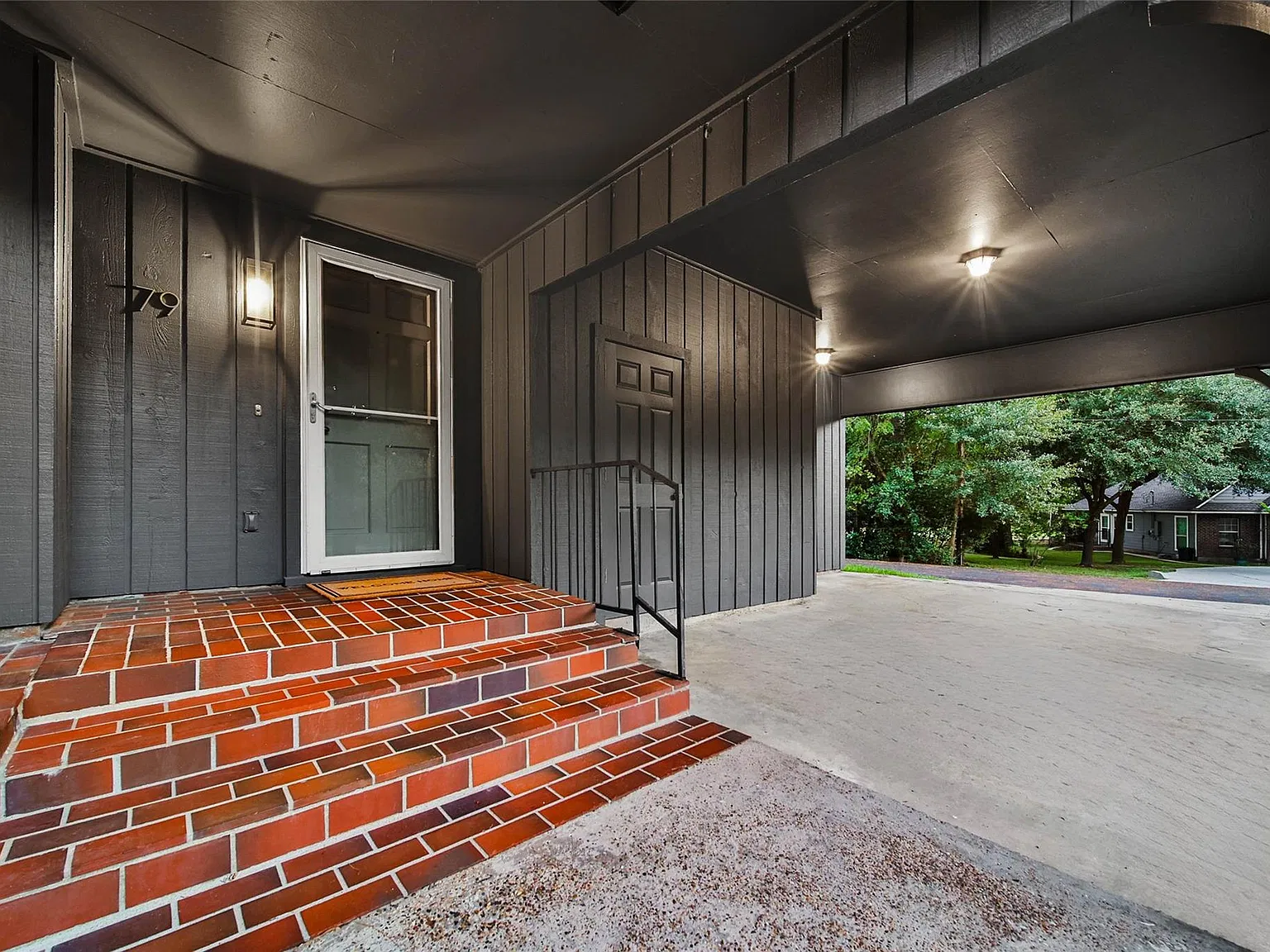 2 bed, 2.0 bath, 1668 sqft, $2,000 — Photo 2