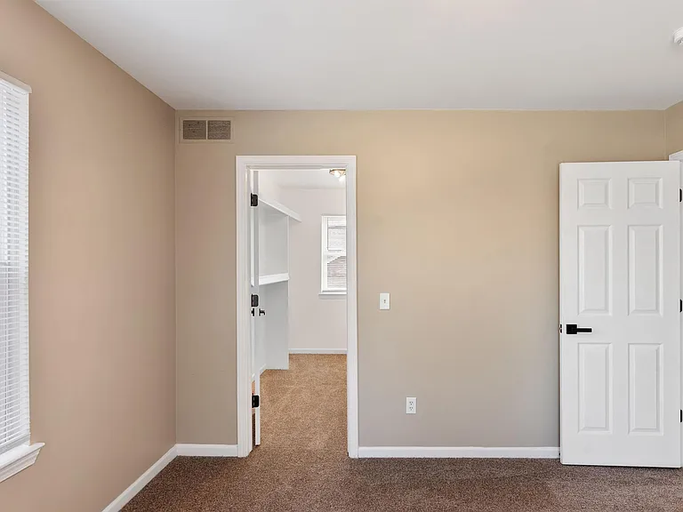 3260 Sashabaw Rd — Photo 21