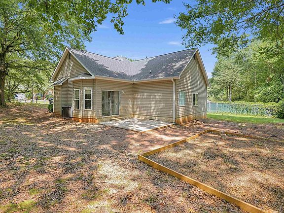 3rd image of 112 Ashton Ln