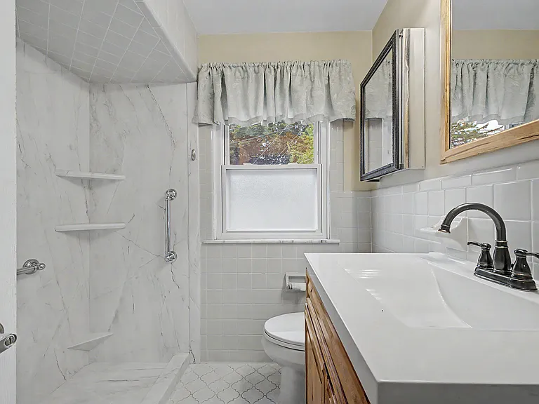 21236 Outer Dr — Photo 21