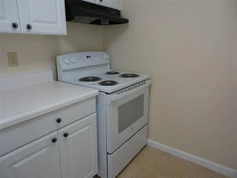 403 Northdale Ct — Photo 5
