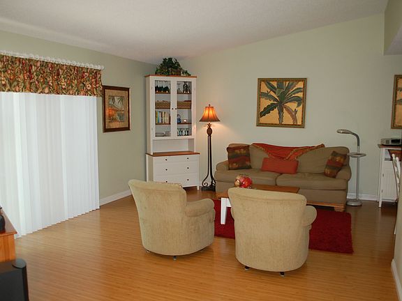 5th image of 270 Carissa Dr
