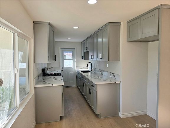 4th image of 305 Colston Ave