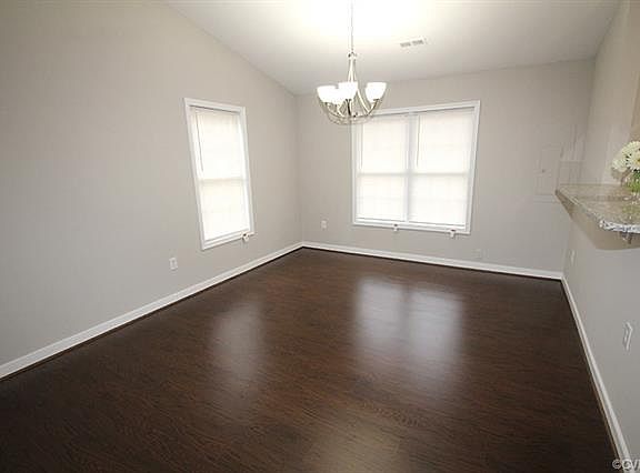 5th image of 416 Greenbrier Ave