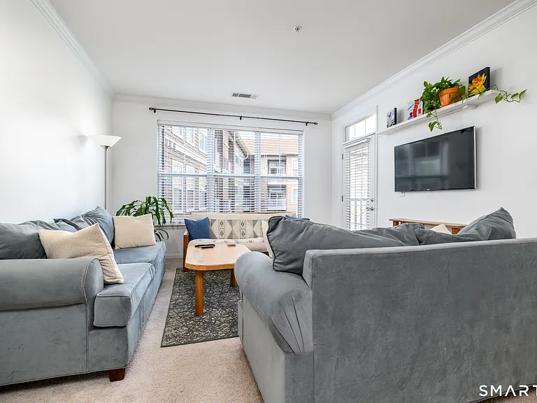 850 E Main St #412 — Photo 4