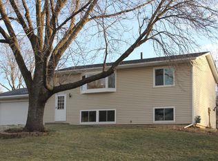 6641 Countryside Dr, Eden Prairie, MN 55346