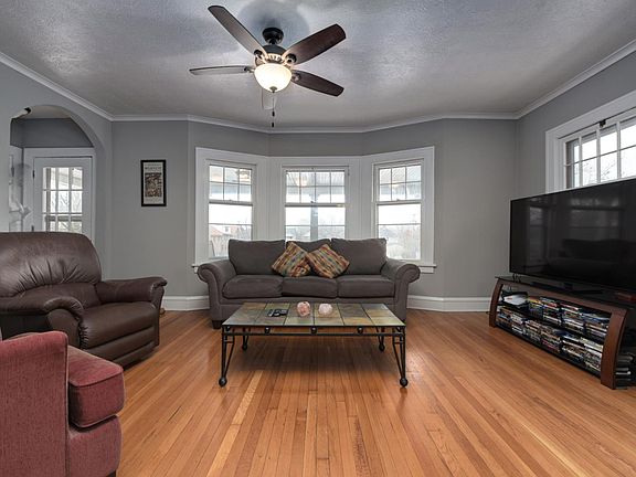 5th image of 2032 Marlowe Ave