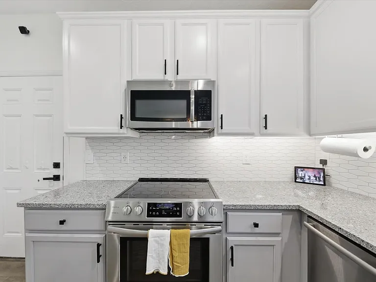 5920 Thornberry Ct — Photo 18