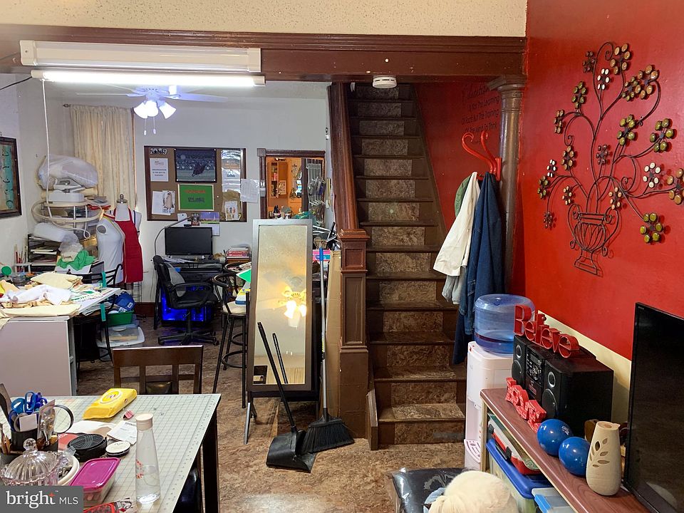 2nd image of 2119 W Somerset St