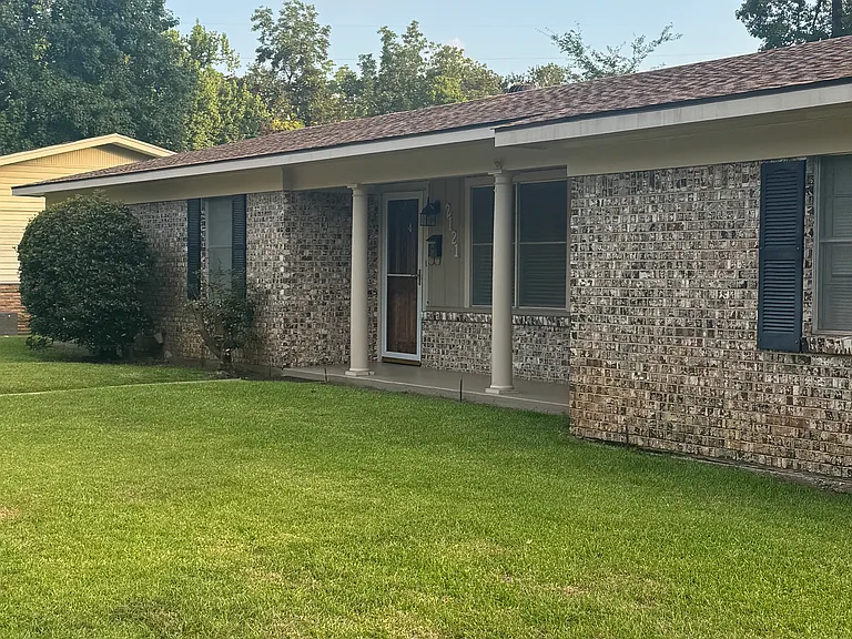 2121 Woodhaven Dr — Photo 13