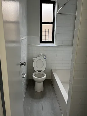 Rented by Sprint Realty | media 4