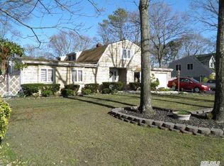 133 Holbrook Rd, Holbrook, NY 11741