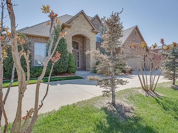 3rd image of 2704 SW 135th St