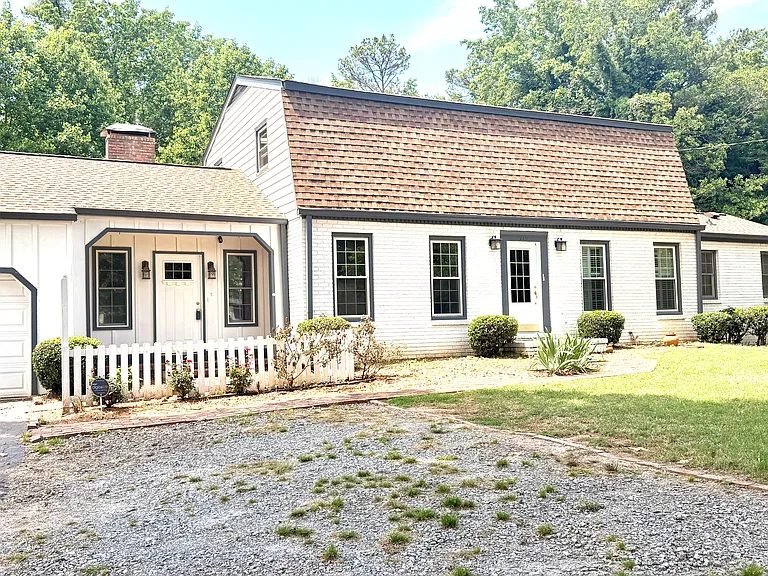 119 Woodlawn Dr NE — Photo 2