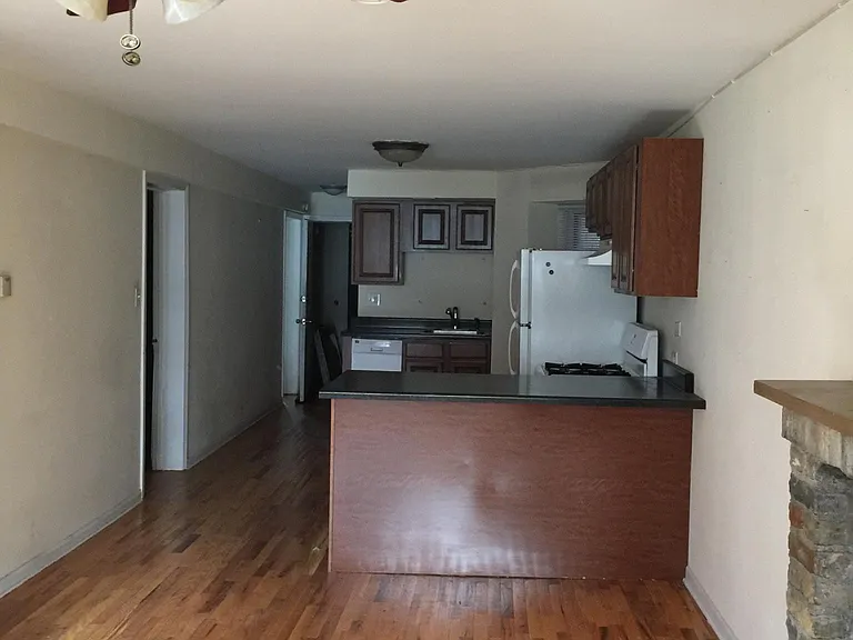 1042 W Webster Ave — Photo 3