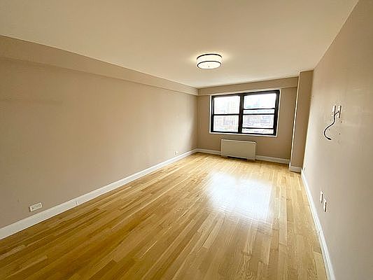 5th image of 305 E 86th St APT 20DW