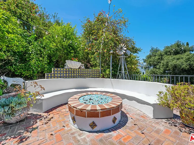 16582 Calneva Dr — Photo 30