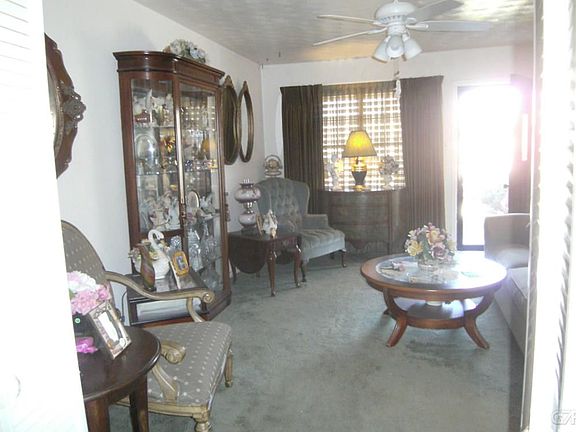 2nd image of 2813 Pine St
