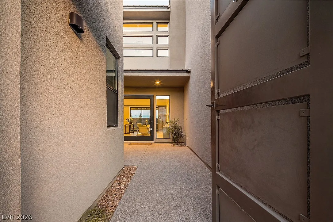 3 bed, 3.5 bath, 3562 sqft, $10,500 — Photo 3