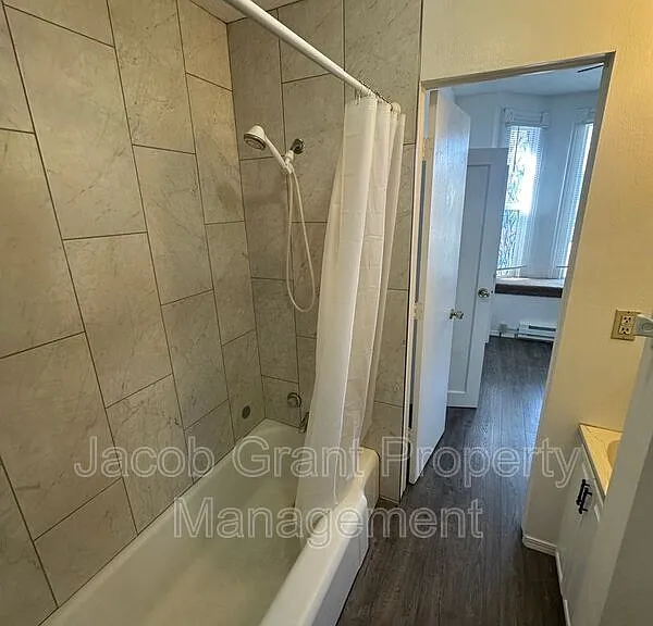 520 N Water Ave #2 — Photo 5