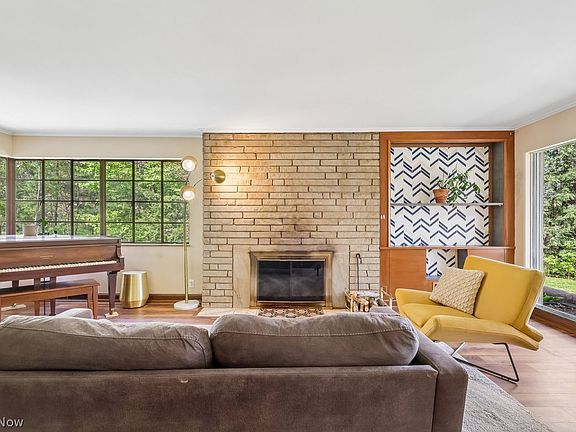 5th image of 405 Nob Hill Dr
