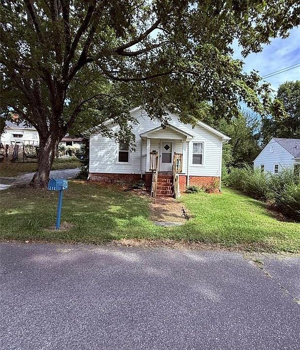 1st image of 212 Ridgecrest St