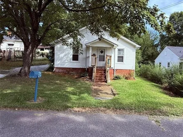 212 Ridgecrest St, Thomasville, NC 27360