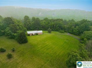 2186 Polk Valley Rd, Hellertown, PA 18055